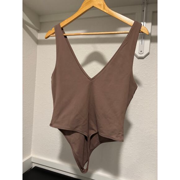 Aritzia Babaton Contour V-Neck Bodysuit Sz L - Picture 4 of 7
